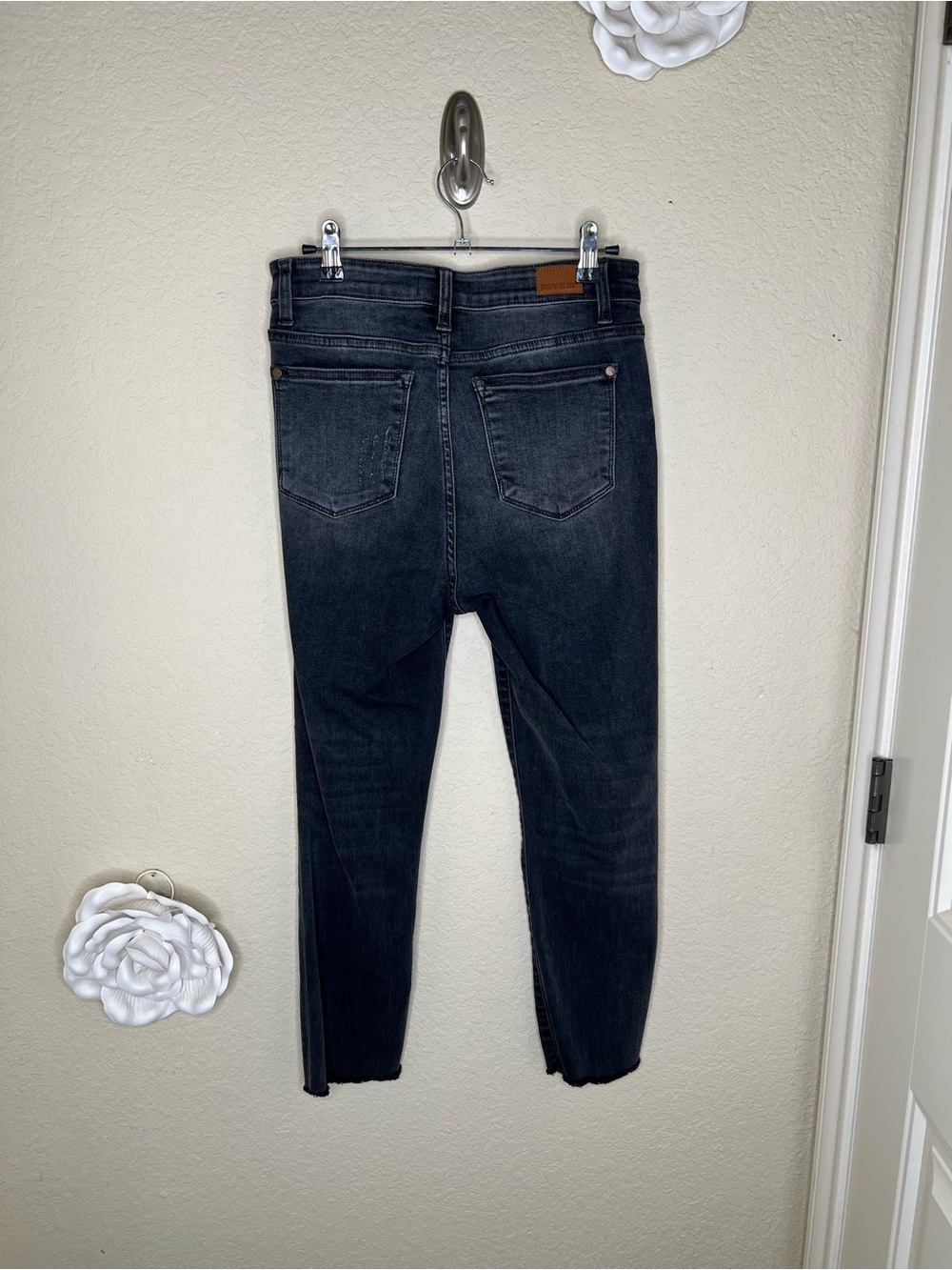 NTM: Judy Blue Skinny Jeans Size 5/27 Black Gray Wash Raw Hem Stretch Denim - Picture 10 of 16